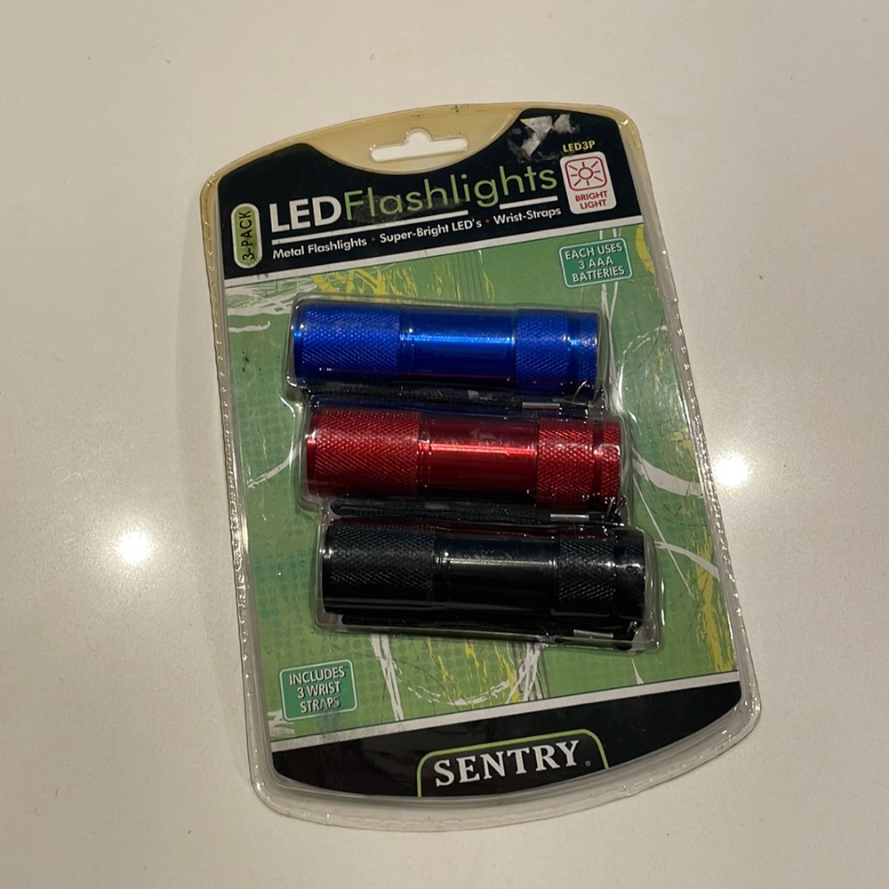 NWT Set of 3 LED Flashlights